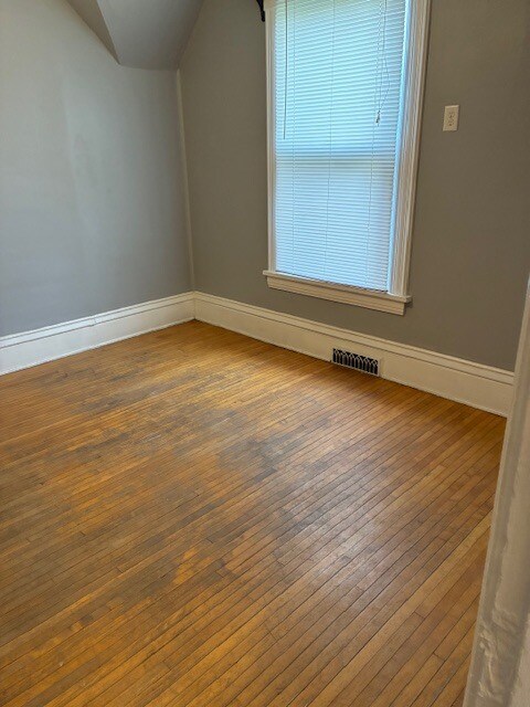 Building Photo - 1046 E Gorham St