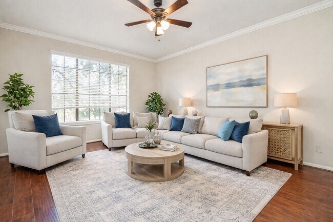 Building Photo - 2255 Braeswood Park Dr