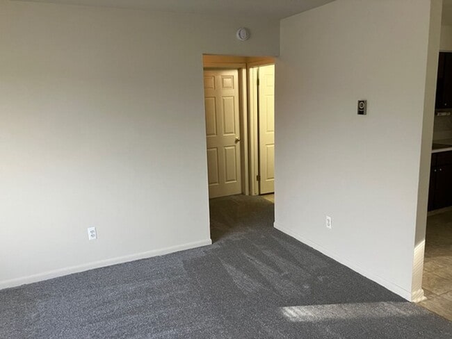 Building Photo - RANCH STYLE 2 BEDROOM DUPLEX FOR LEASE