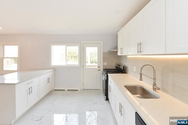 Building Photo - 269 Columbia Terrace