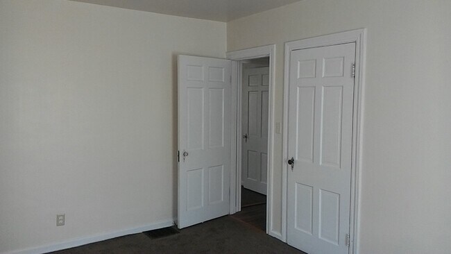 Building Photo - DAYTON, OH - SINGLE HOME - 2 BED, 1 BATH - $825