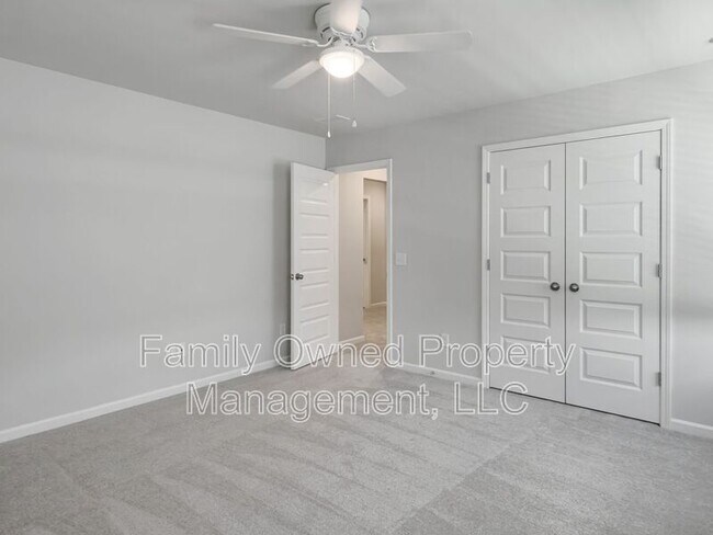 Building Photo - 2048 Longhorn Ln