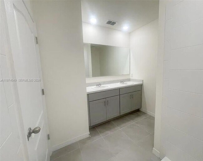 Building Photo - 1556 Gladewater Rd