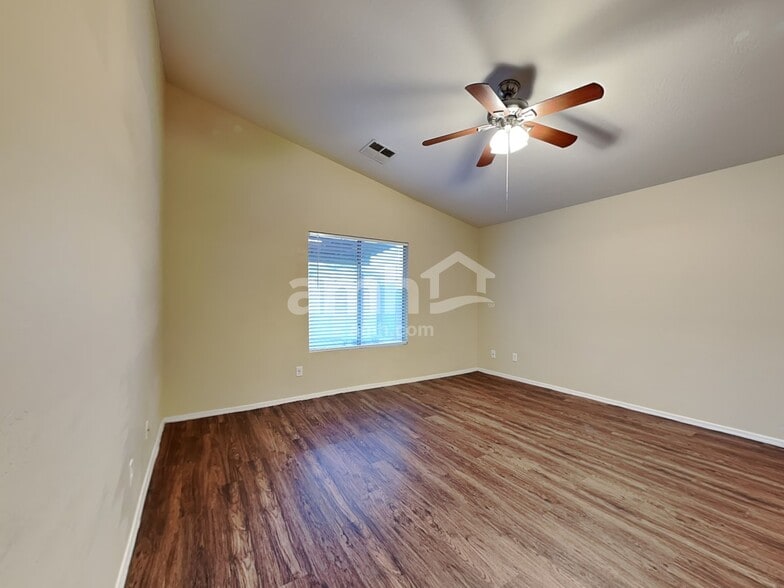 Building Photo - 137 S 110th Pl