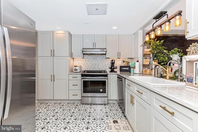 Building Photo - 703 Mountainview Dr