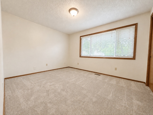 Building Photo - 21318 SE Alder Ct
