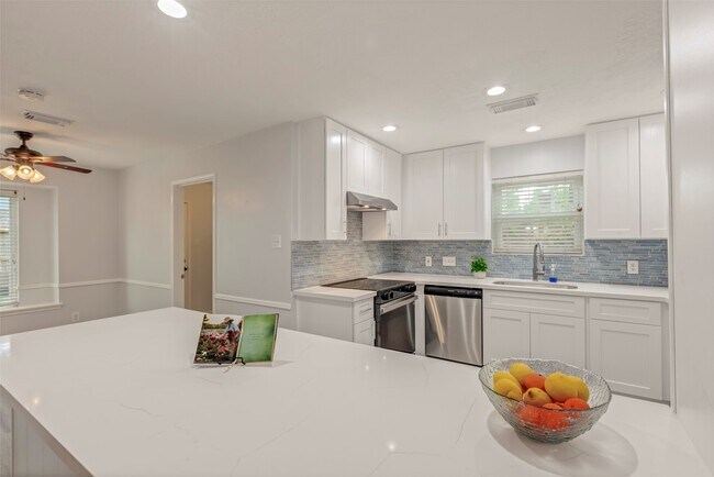 Building Photo - 12615 Retreat Trail