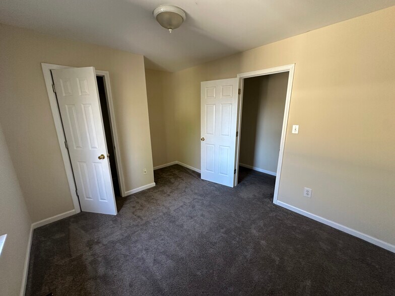 Building Photo - 685 Garibaldi St SW