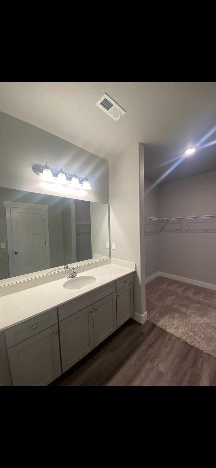 Building Photo - 13537 S Commodus Dr