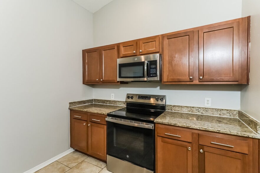 Building Photo - 10935 Livingston Dr