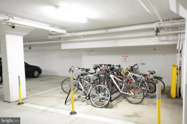 Building Photo - 900 N Washington St