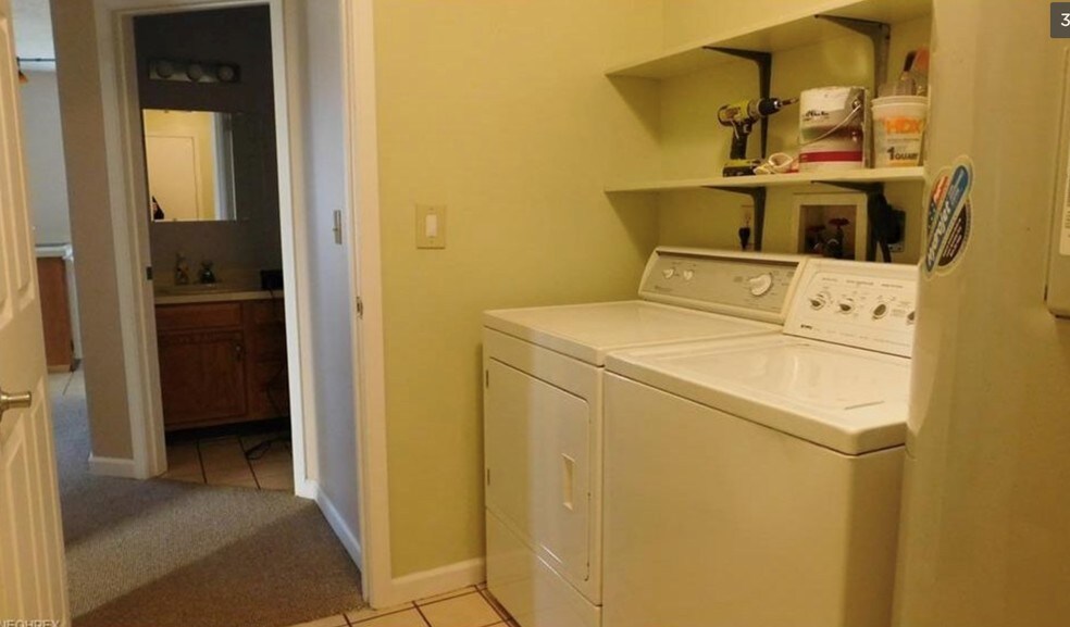 Building Photo - 1559 Olympus Dr