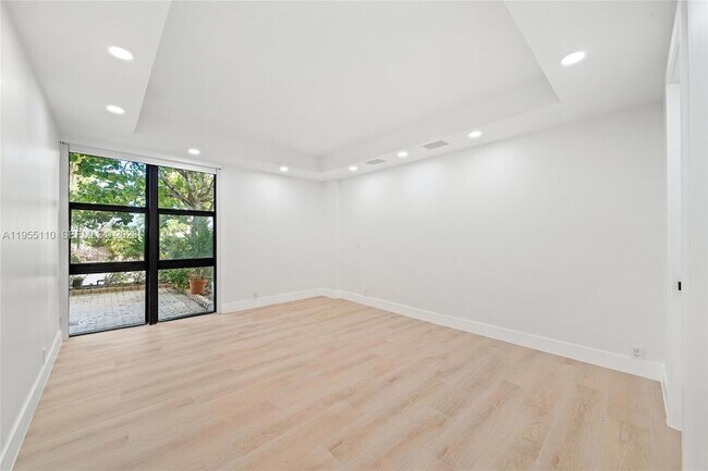 Building Photo - 1111 Crandon Blvd