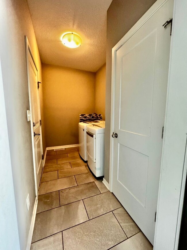 Building Photo - For Rent Beautiful 4 bedroom 3 bathroom 3 attached car garage!