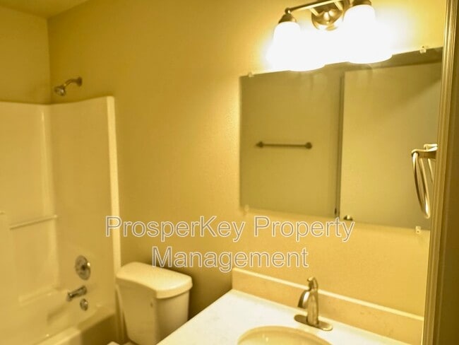 Building Photo - 1715 Scenic Dr