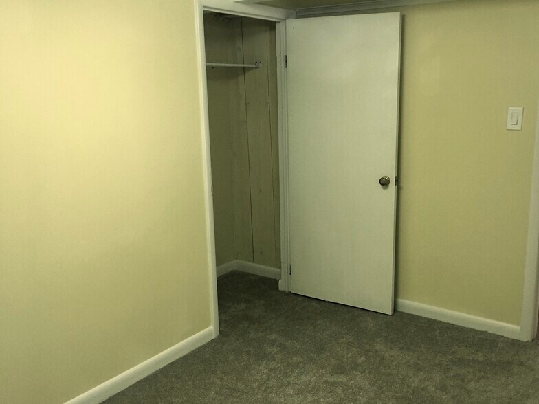 bedroom closet - 9014 Walden Rd