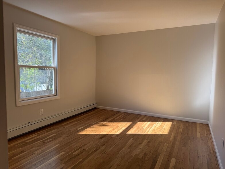 Master Bedroom - 2 Walnut St