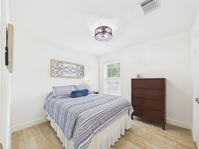 Building Photo - 1210 Berkeley Lake Ln