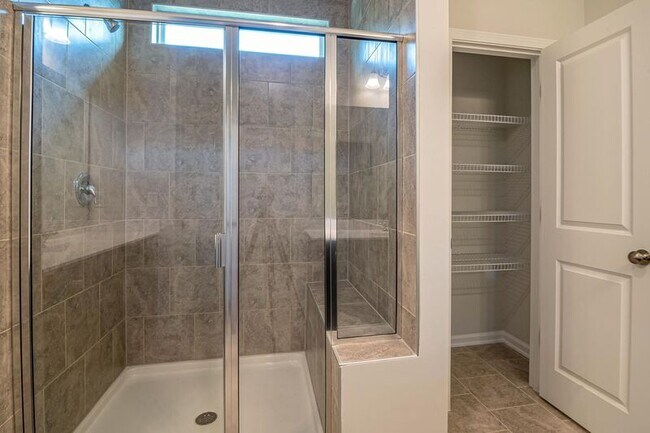 Building Photo - 214 Bedivere Ln
