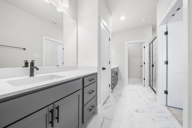 Building Photo - 13616 Giovannis Gdn