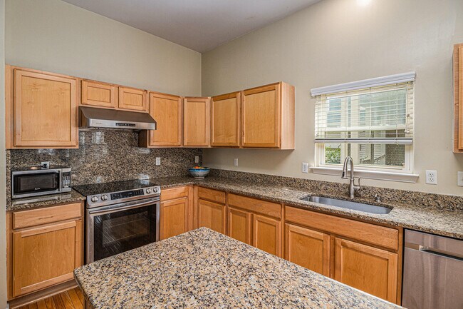 Building Photo - 1304 N Bay Dr