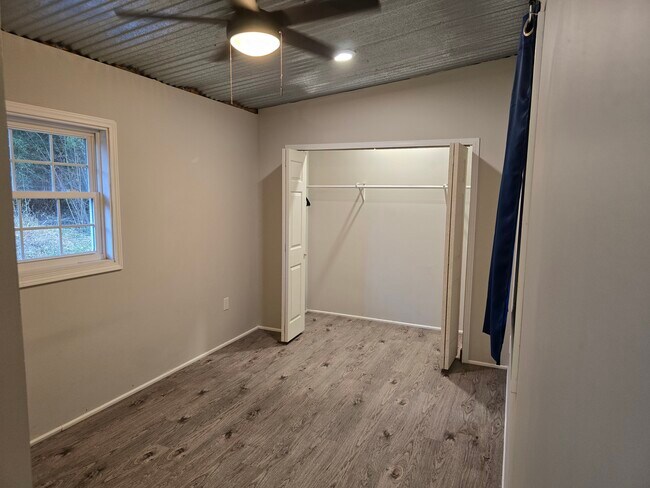 Bedroom - 3612 Barry Ave