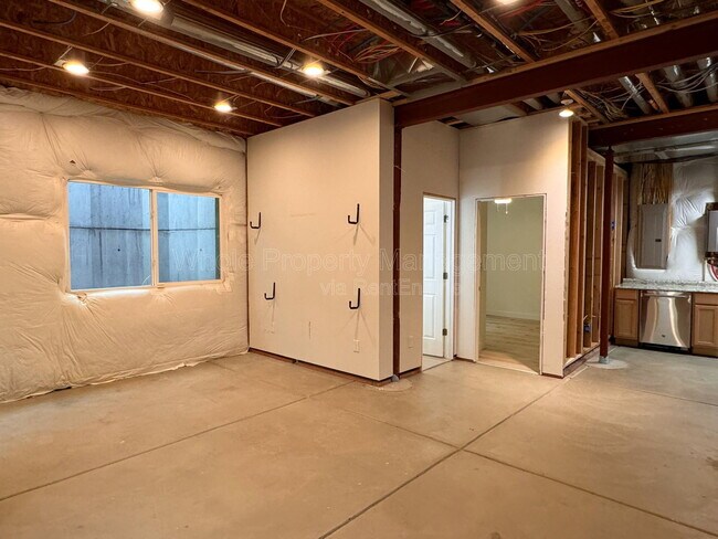 Building Photo - 6771 Larsh Dr