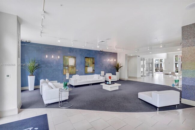 Building Photo - 2000 N Bayshore Dr