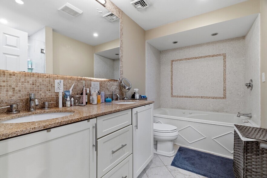 Building Photo - 98 Waltham St