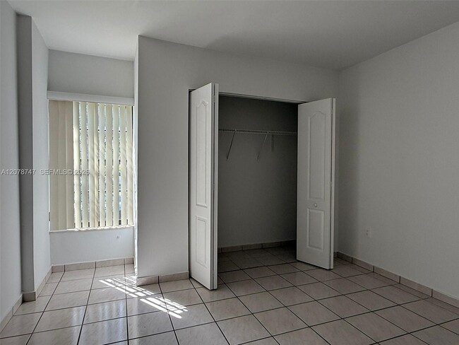 Building Photo - 746 NW 105th Pl