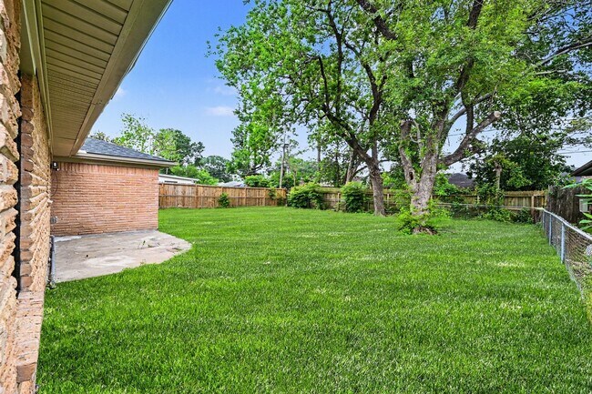 Building Photo - 7607 Grape St