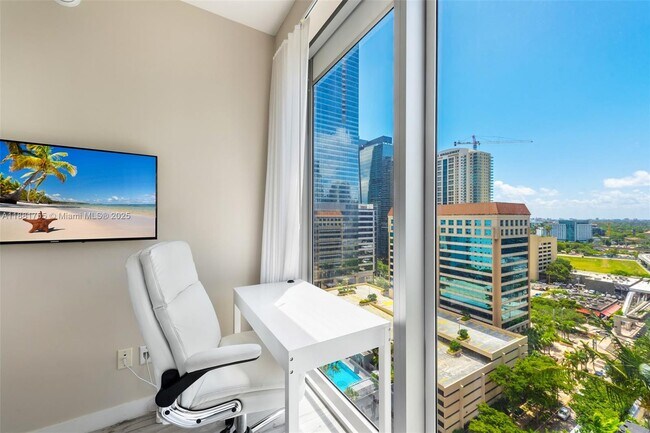 Building Photo - 1300 Brickell Bay Dr
