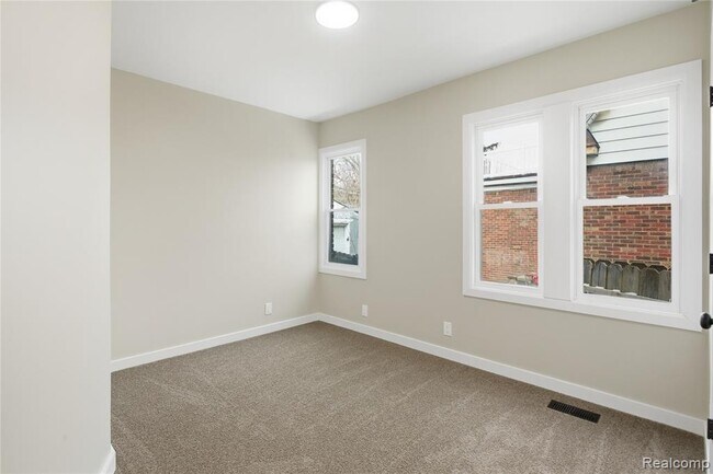 Building Photo - 14615 Winthrop St