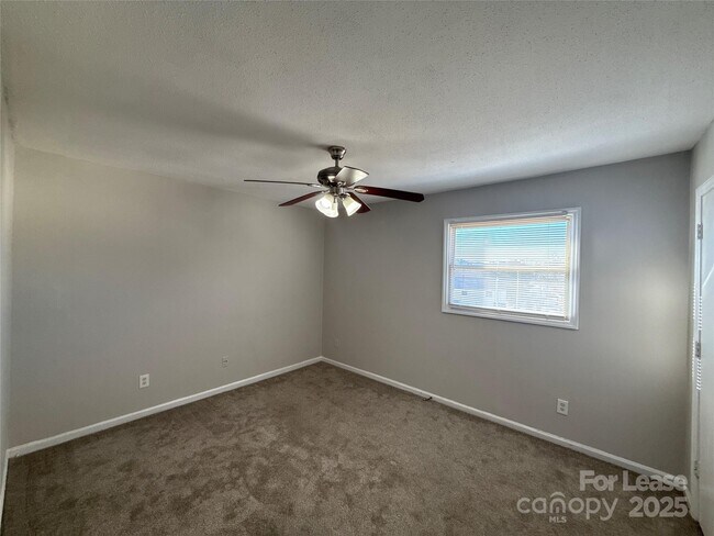 Building Photo - 7906 Oak Meadow Ct