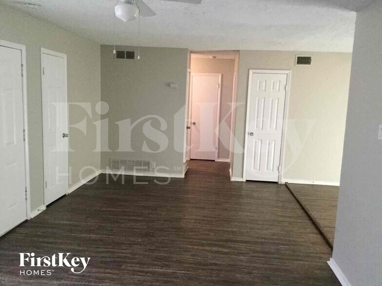 Building Photo - 3101 Marydale Rd