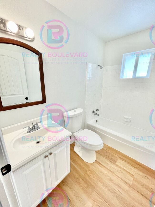 Building Photo - Charming 2-Bedroom 1 Bath fenced yard with patio