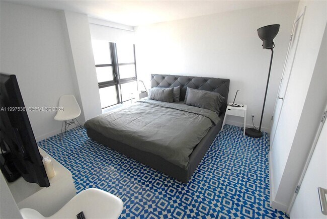 Building Photo - 1800 Collins Ave