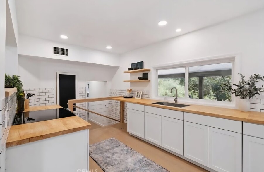 Building Photo - 380 Box Canyon Rd