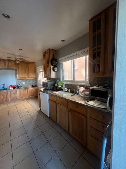 Building Photo - 215 Dennis Dr