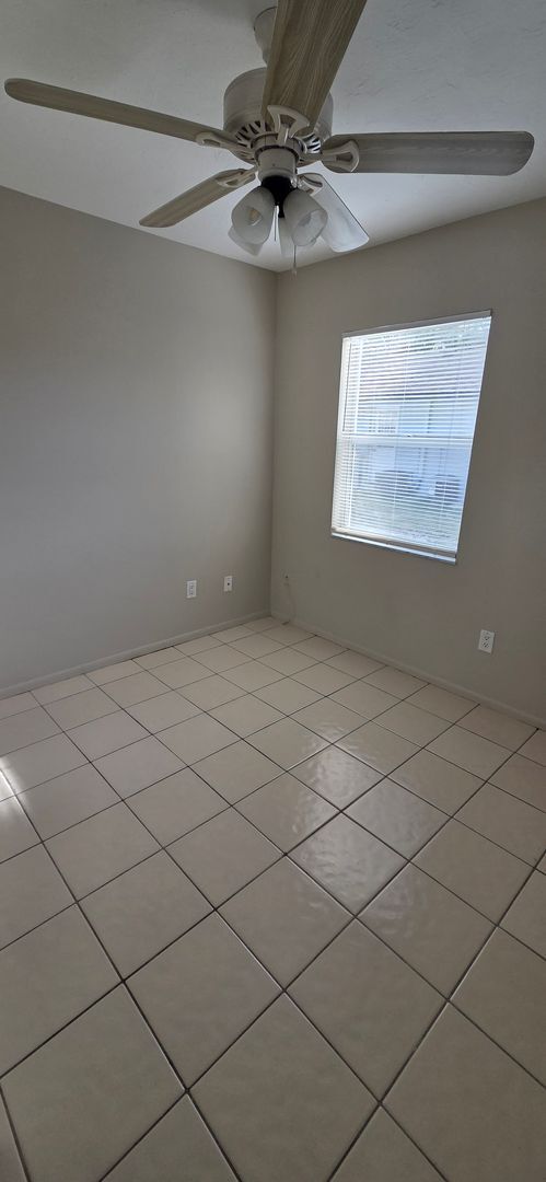 Building Photo - 2/1 Home in suberb location, pet friendly!