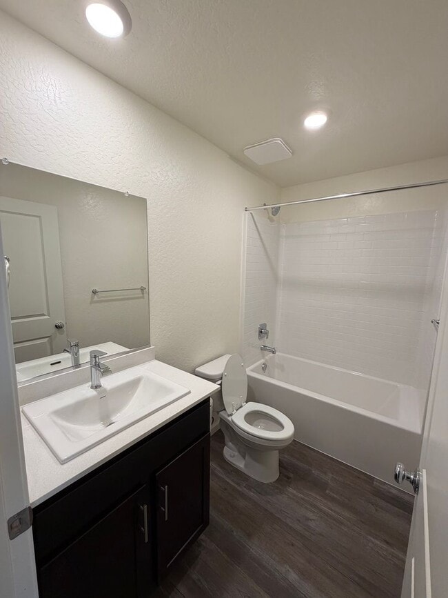 Building Photo - Beautiful New Home for rent in Tulare!