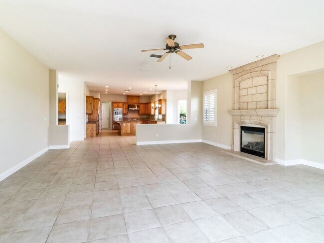 Building Photo - Beautiful custom home in The Promontory in...