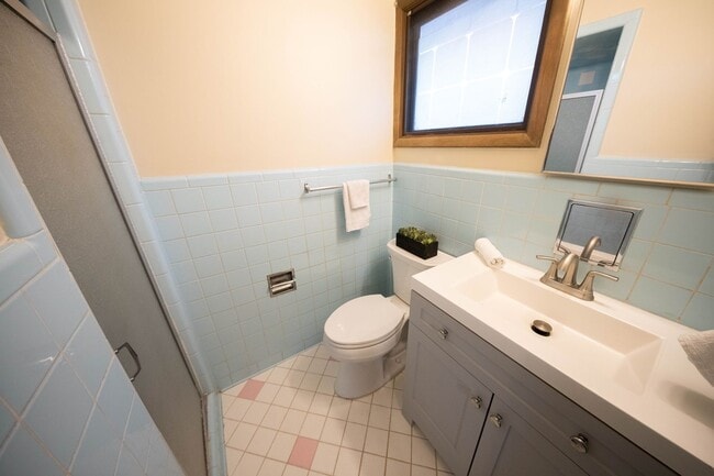Building Photo - Mid-Century 3 Bedroom in Pine Valley Estates