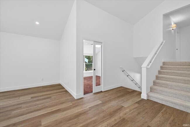 Building Photo - 4620 S Woodbine Dr