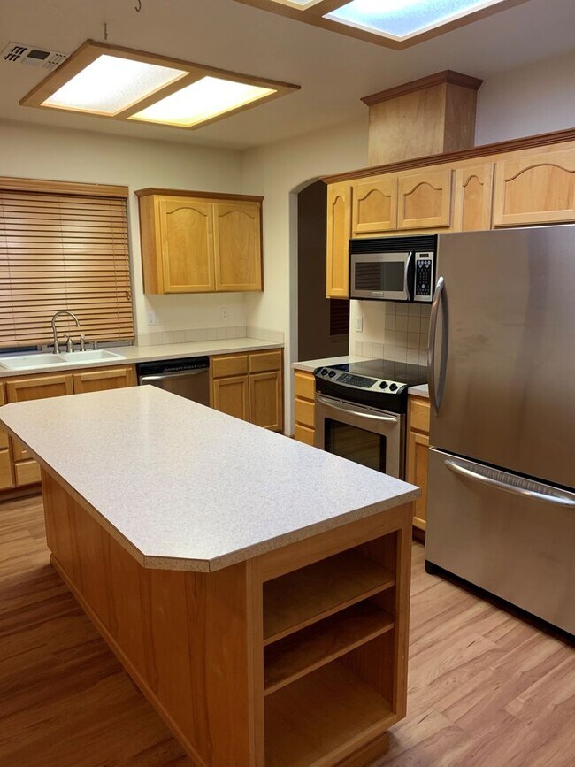 Building Photo - Attractive Santa Clara Home
