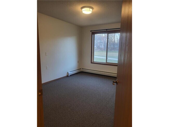 Building Photo - 609 Main St S