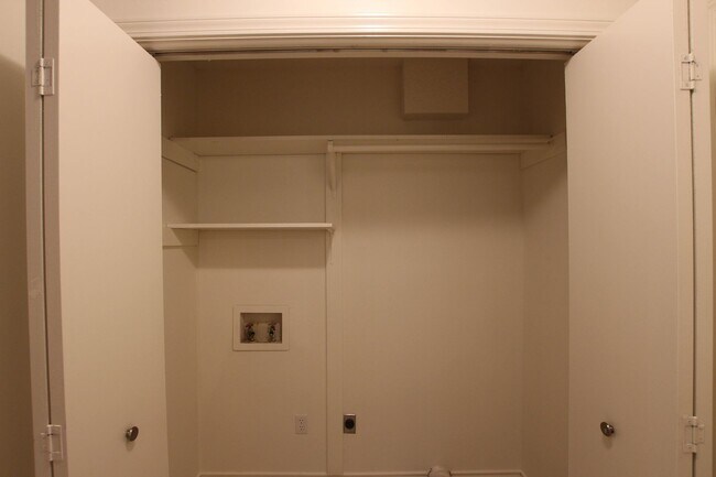 Building Photo - Available Now! 2 Bedroom 2 BathTownhome!