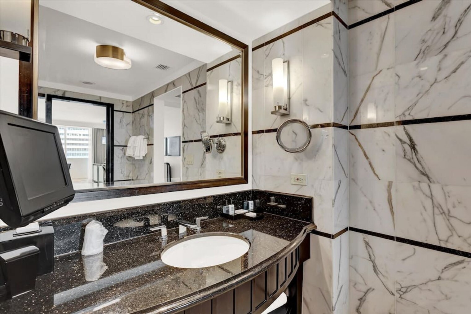Building Photo - 4391 Collins Ave