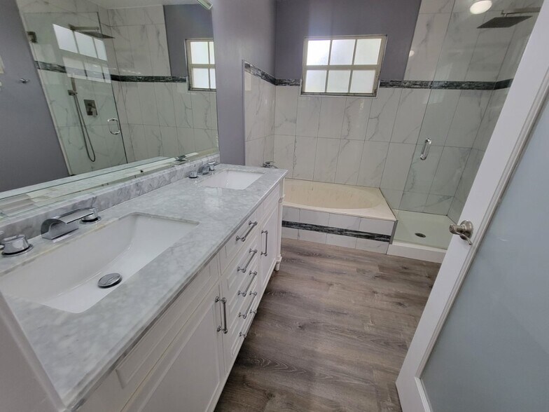 Master Bathroom - 10670 NW 12th Dr