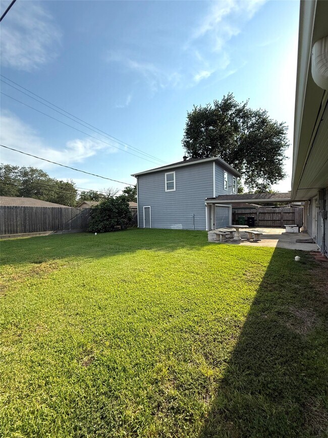 Building Photo - 5811 McKnight St